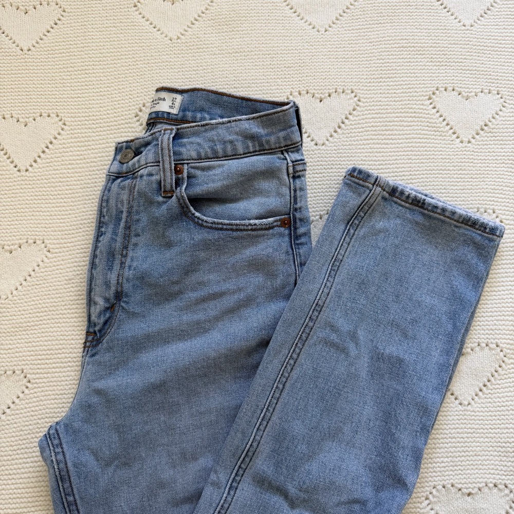 Abercrombie & Fitch The 90’s Slim Straight Ultra High Rise Jeans 27 Short